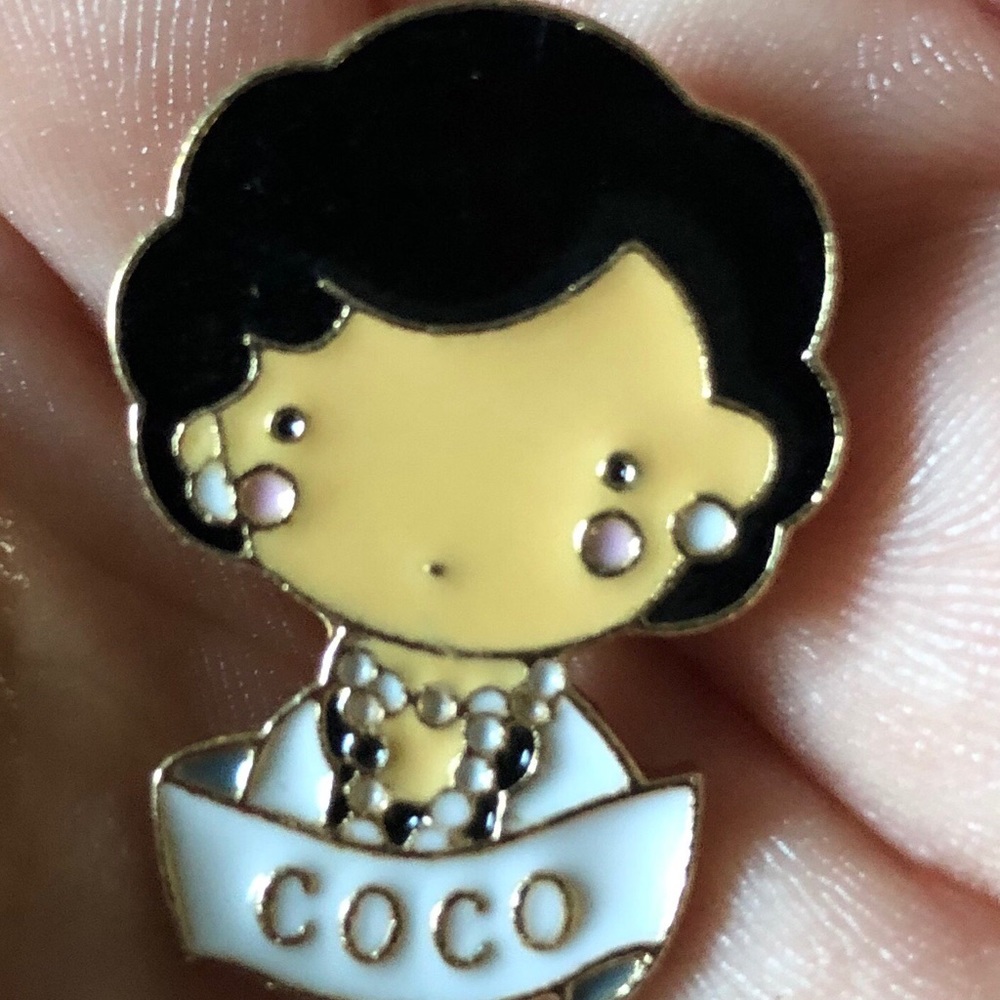 NWT COCO CHANEL Likeness Enamel & Metal Pin - Picture 8 of 8